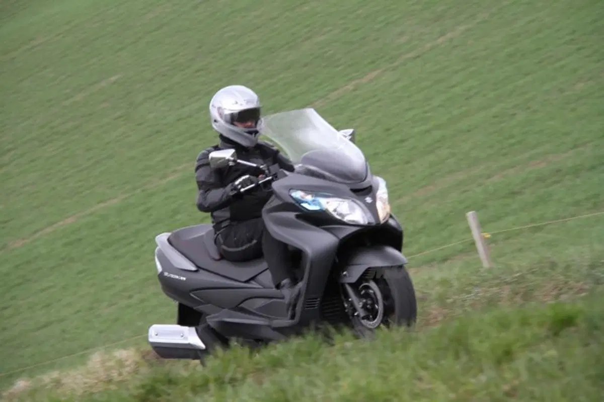 Suzuki Burgman 400 Lux (6)