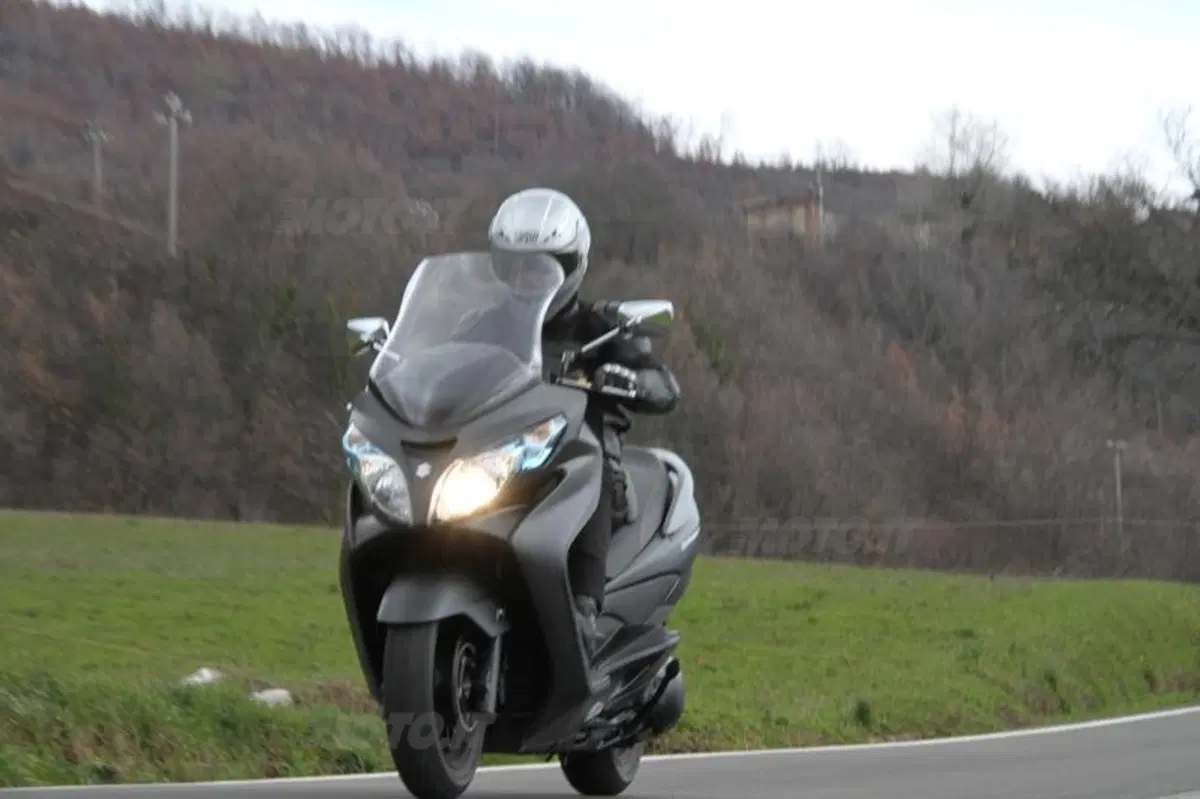 Suzuki Burgman 400 Lux (7)