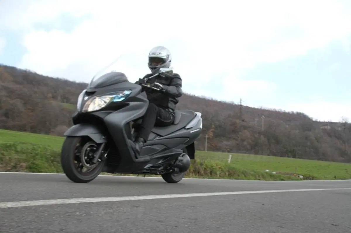 Suzuki Burgman 400 Lux (8)