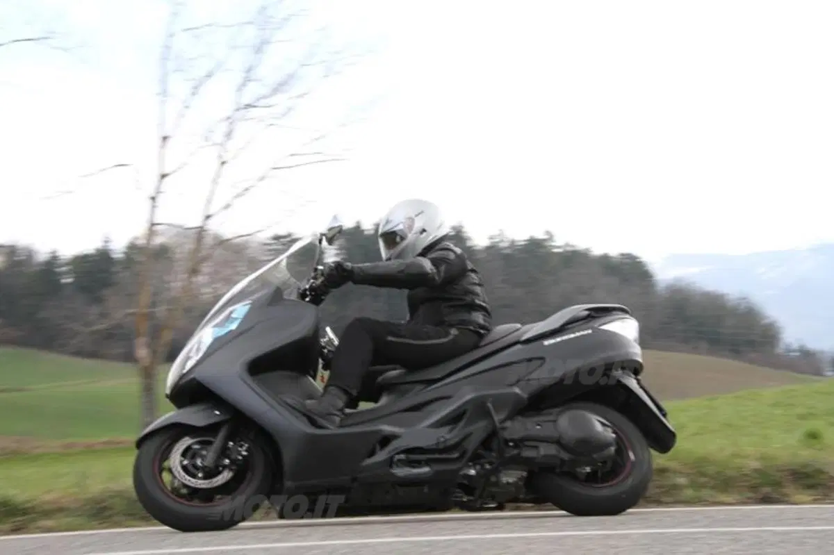 Suzuki Burgman 400 Lux (12)