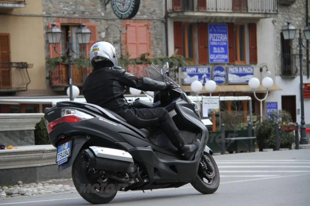 Suzuki Burgman 400 Lux (19)