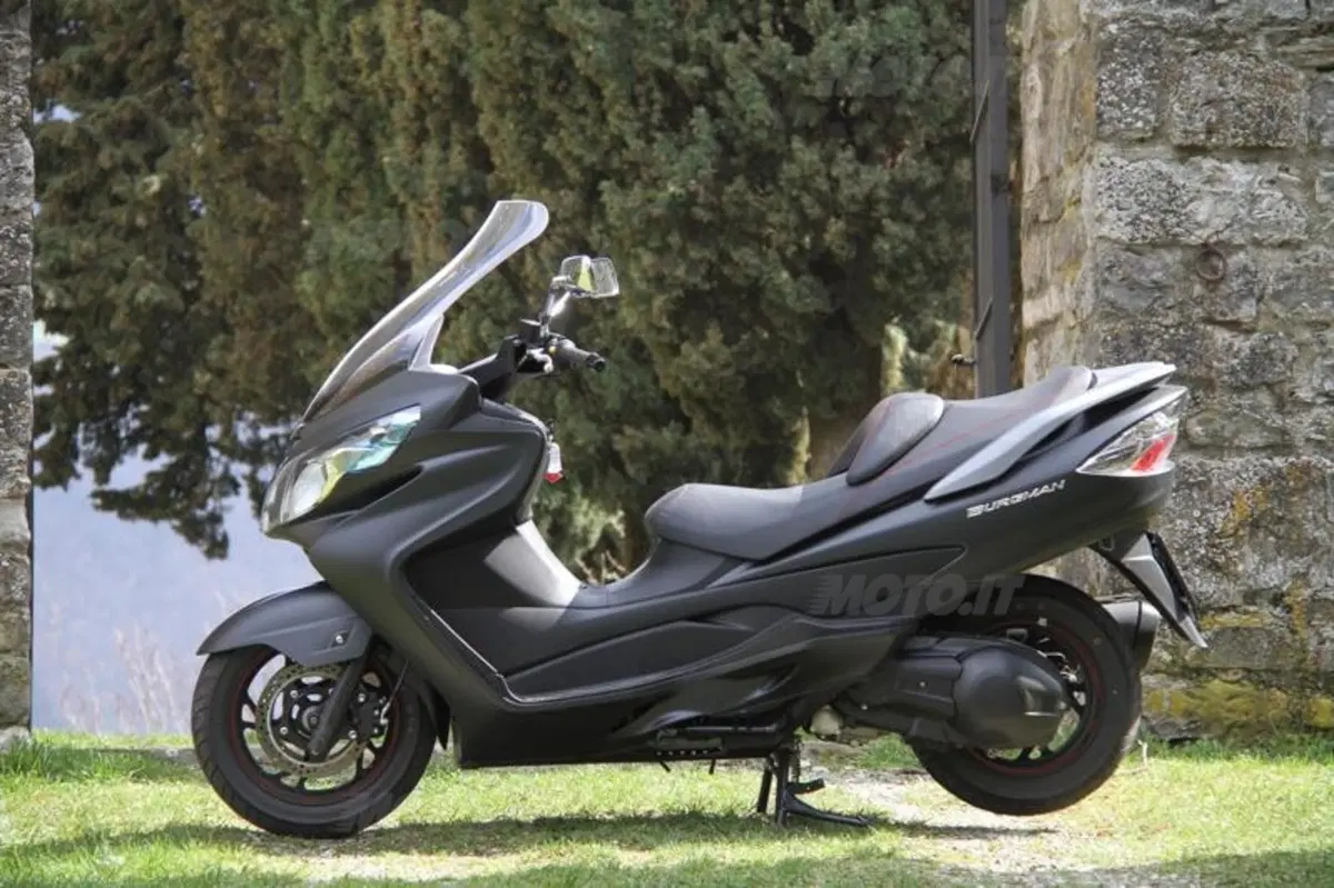 Suzuki Burgman 400 Lux (21)