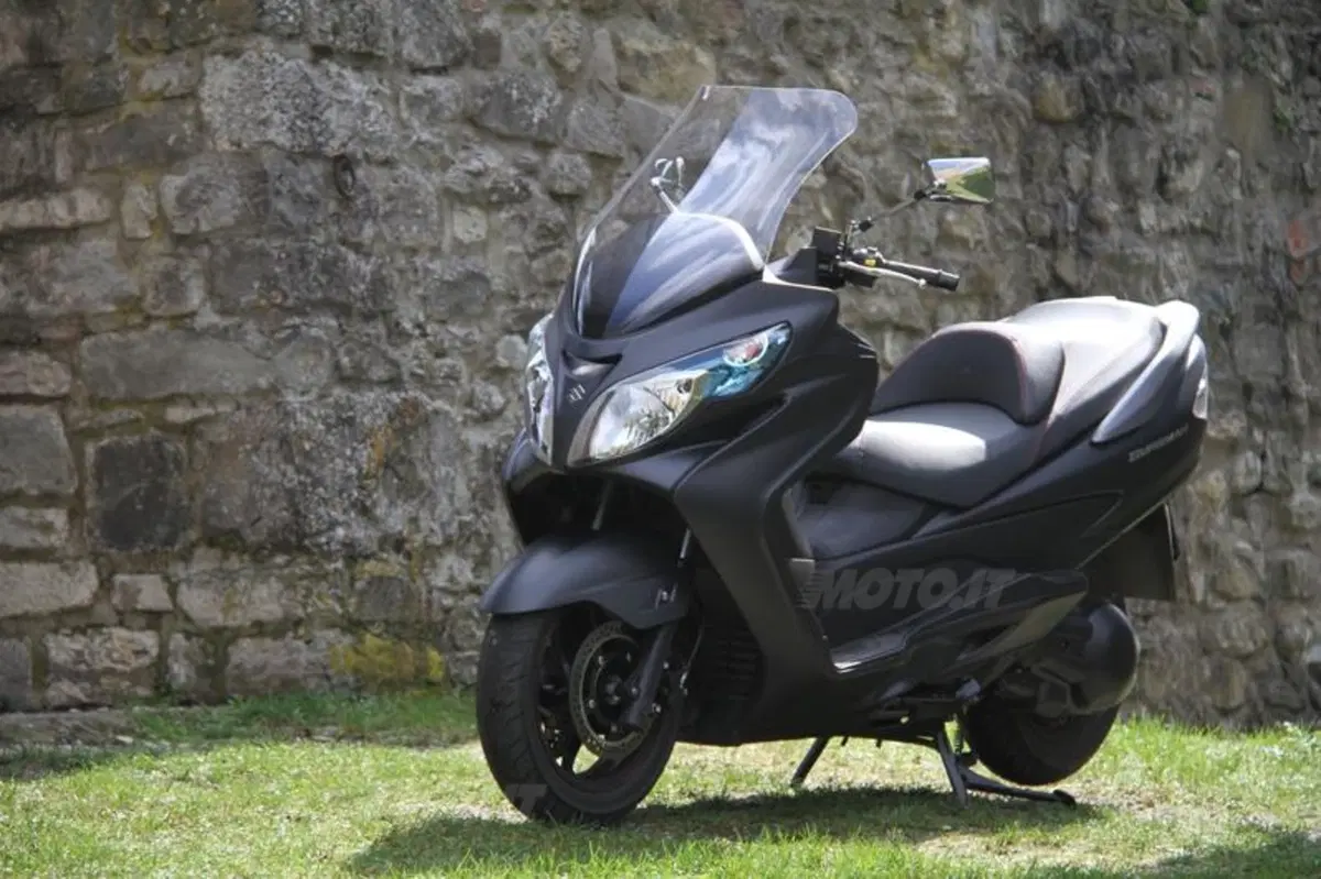 Suzuki Burgman 400 Lux (22)