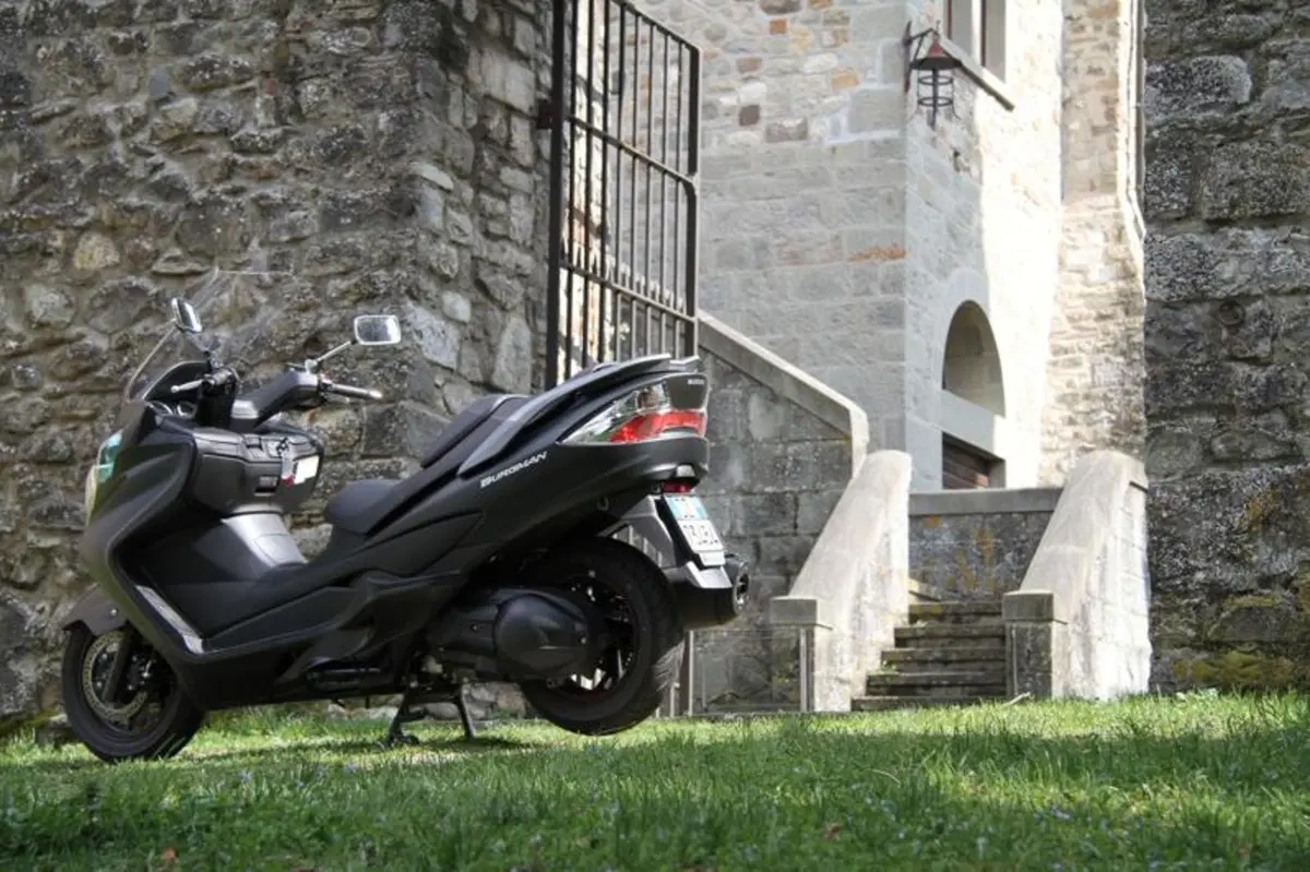 Suzuki Burgman 400 Lux (23)