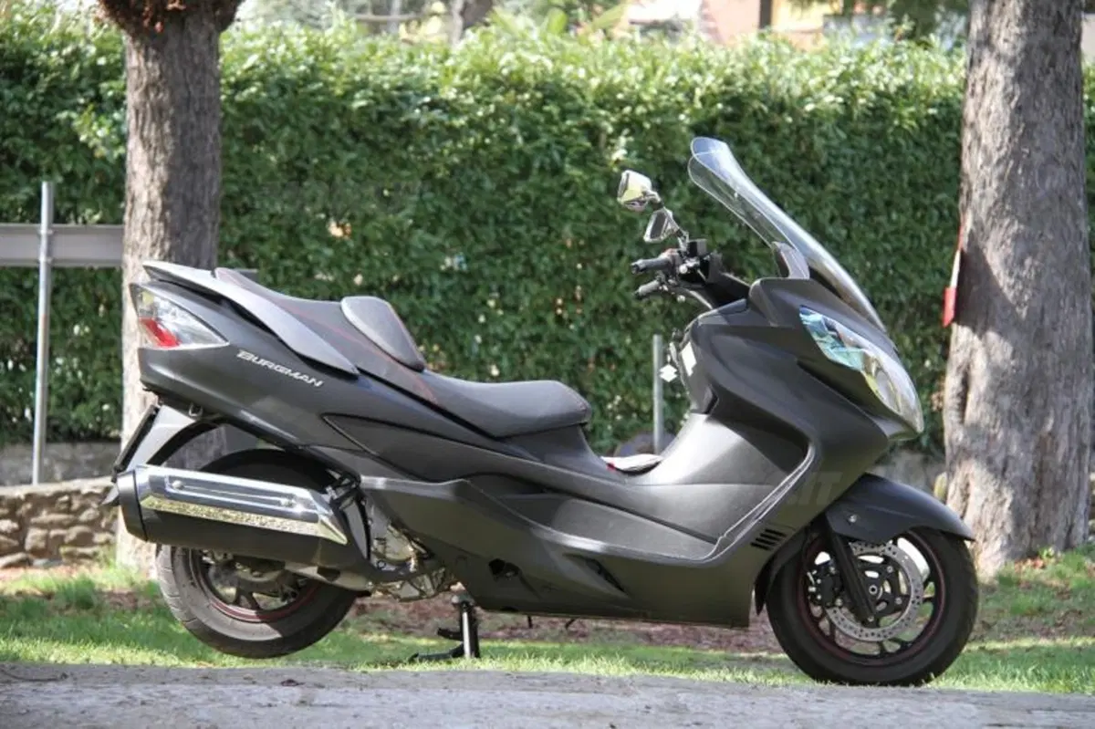 Suzuki Burgman 400 Lux (24)