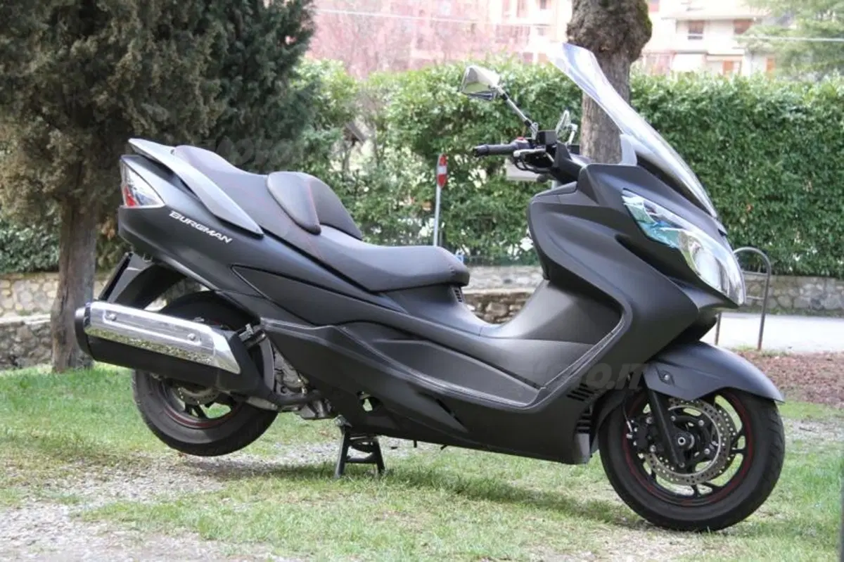 Suzuki Burgman 400 Lux (26)