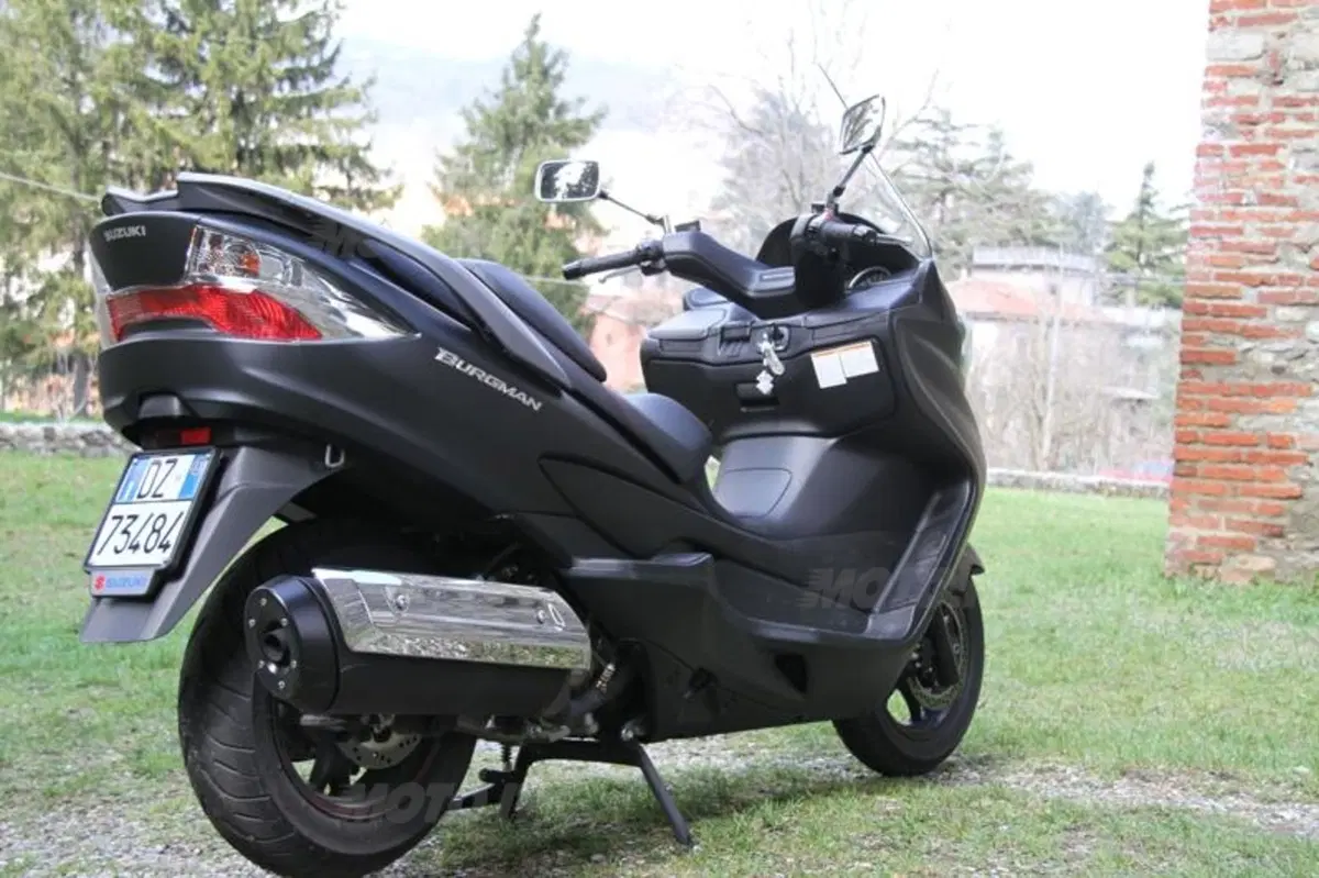 Suzuki Burgman 400 Lux (27)