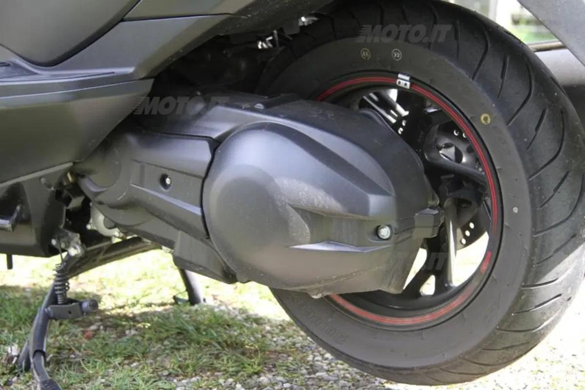 Suzuki Burgman 400 Lux (30)