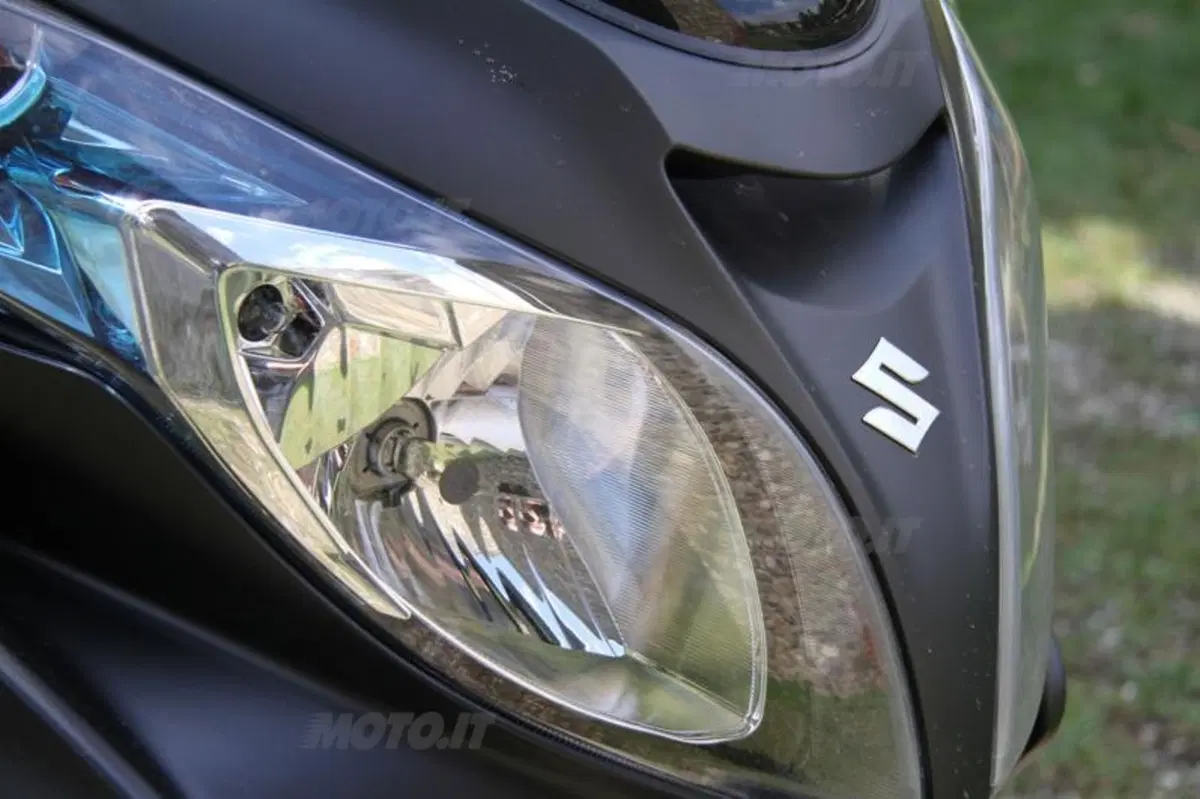 Suzuki Burgman 400 Lux (35)