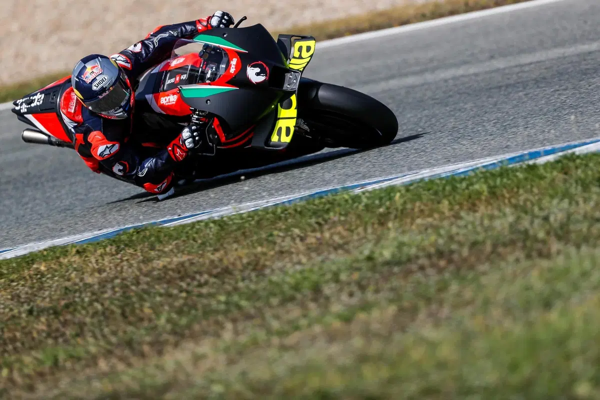 MotoGP. Andrea Dovizioso prova l'Aprilia RS-GP a Jerer: eccolo in azione [GALLERY]  (4)