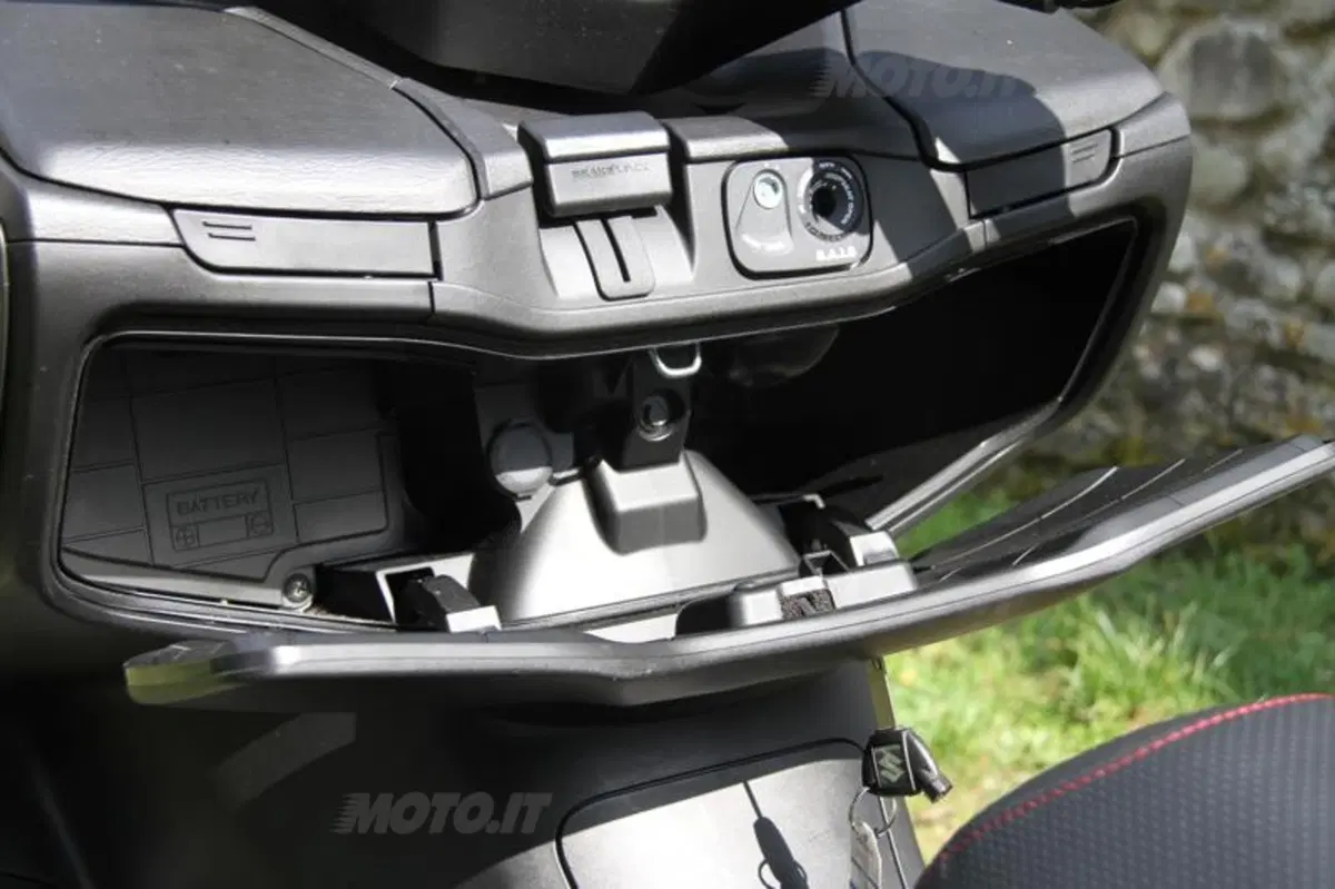 Suzuki Burgman 400 Lux (39)