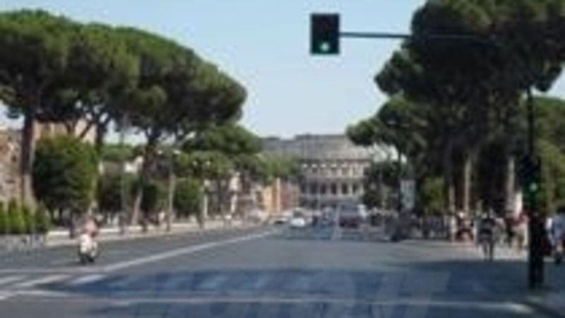 Roma: autovelox mobili per verificare il rispetto dei 30 km/h nei Fori Imperiali 