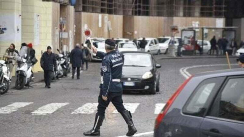 Napoli, vietato circolare in auto e moto per 3 giorni