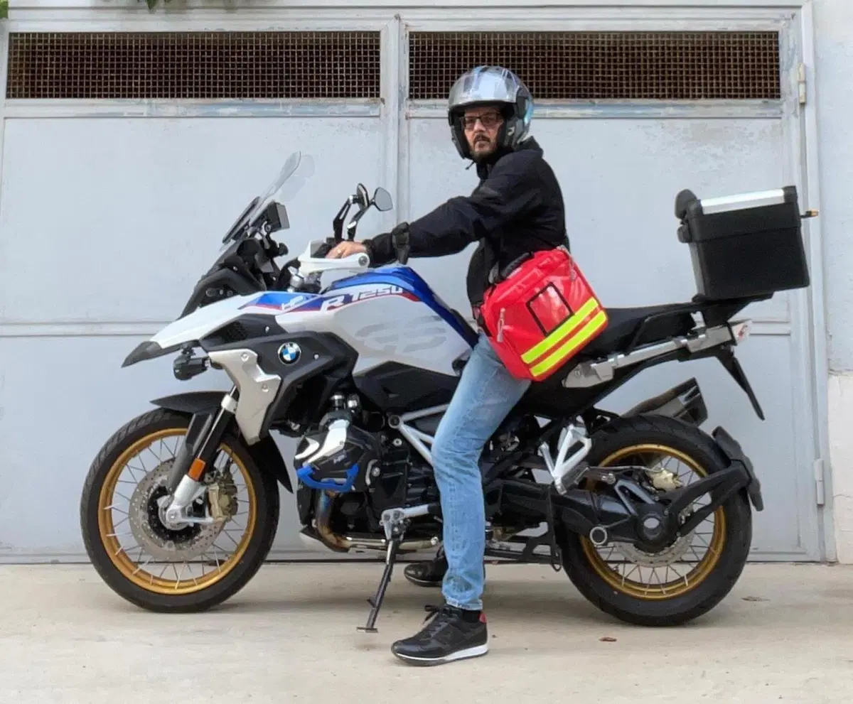 Vaccino a domicilio? Arriva in moto! (3)