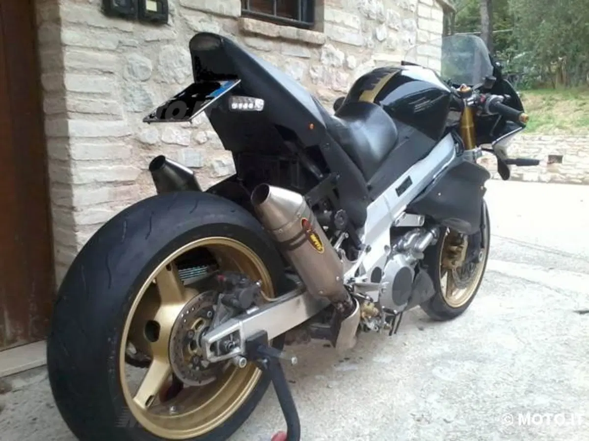 Le Strane di Moto.it: Suzuki V-Strom 1000 Café Racer