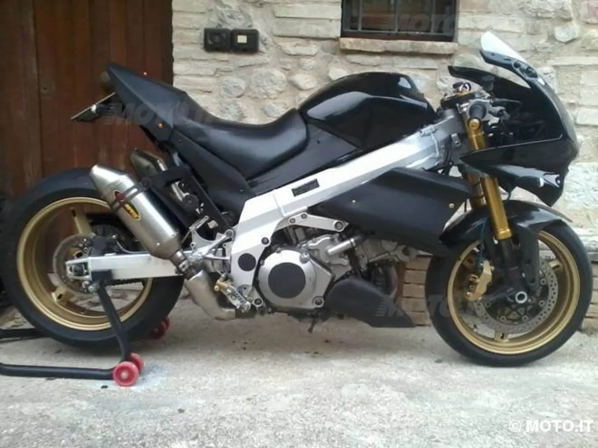 Le Strane di Moto.it: Suzuki V-Strom 1000 Café Racer (2)