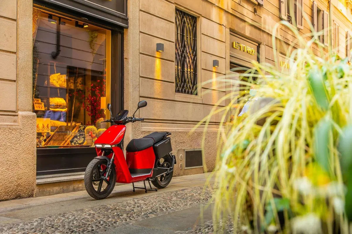WOW 774 e 775. Debuttano gli scooter elettrici made in Italy (11)