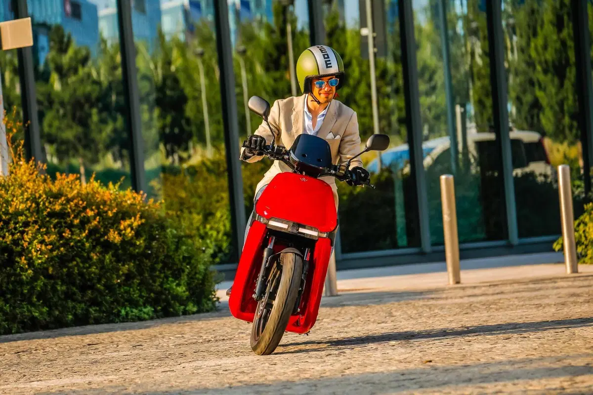 WOW 774 e 775. Debuttano gli scooter elettrici made in Italy (12)