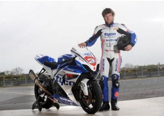 Guy Martin rinnova con Tyco Suzuki