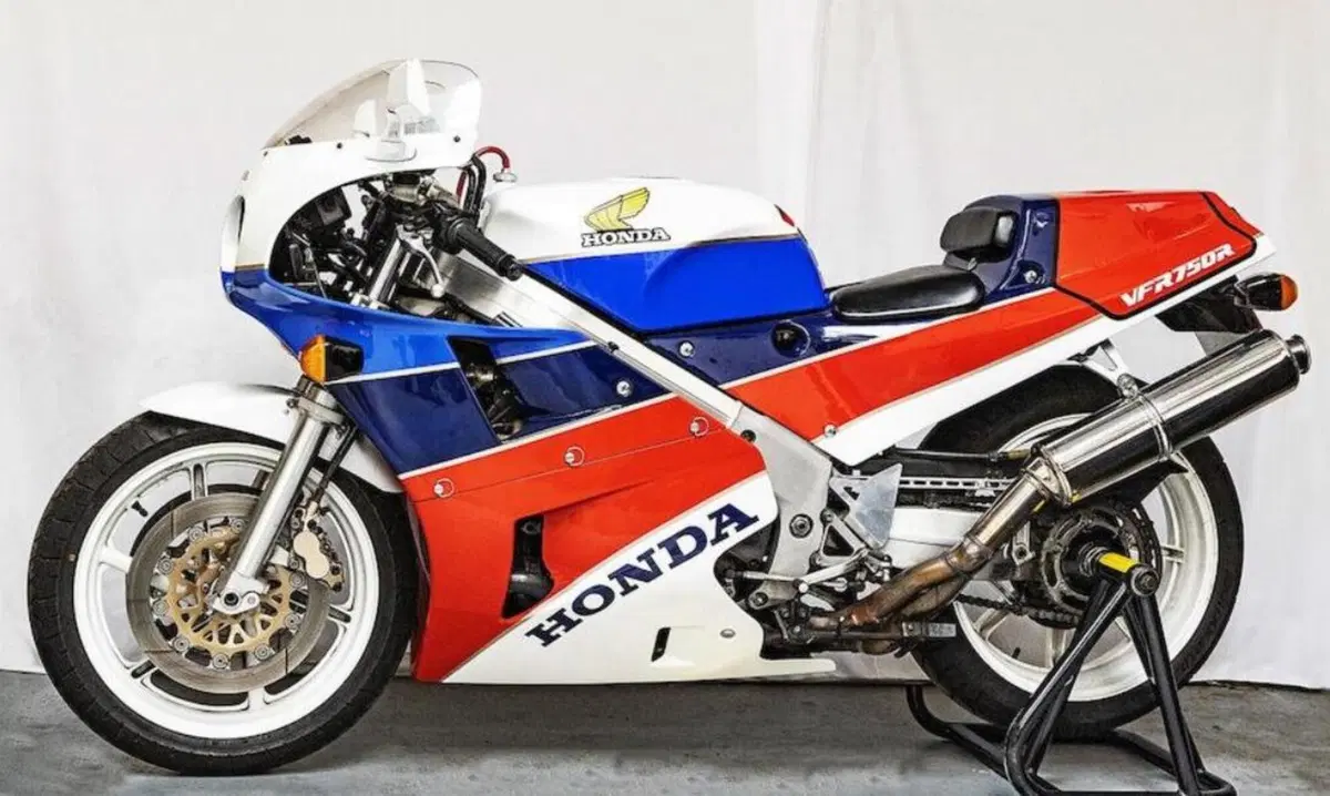 Bonhams: AJS Porcupine, Honda RC 30, Ducati Mike Halilwood Replica, all'asta dal 2 luglio (3)