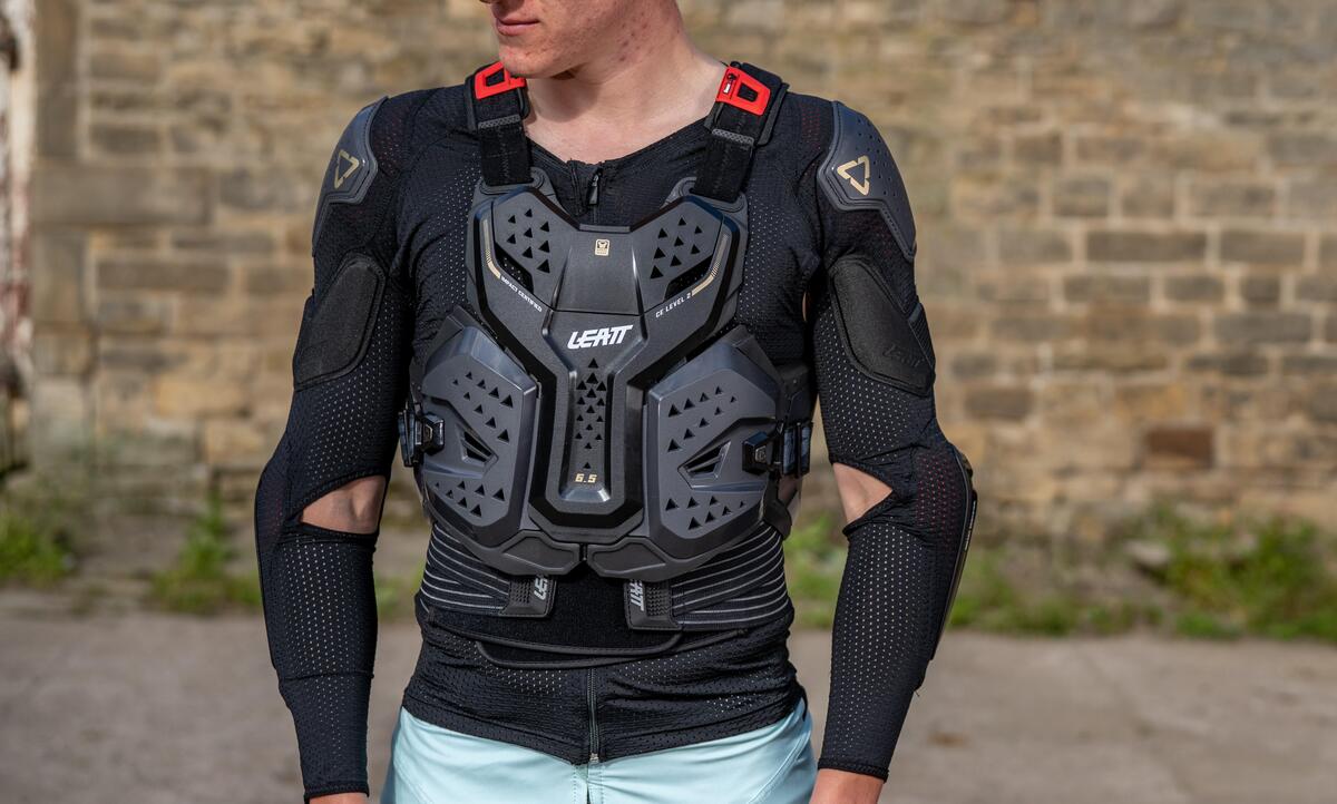 Leatt presenta i nuovi Body Protector 6.5 e Chest Protector Pro 6.5