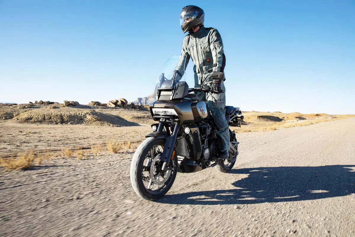 Harley-Davidson e REV'IT! insieme per una nuova linea di abbigliamento dedicato all'adventure touring