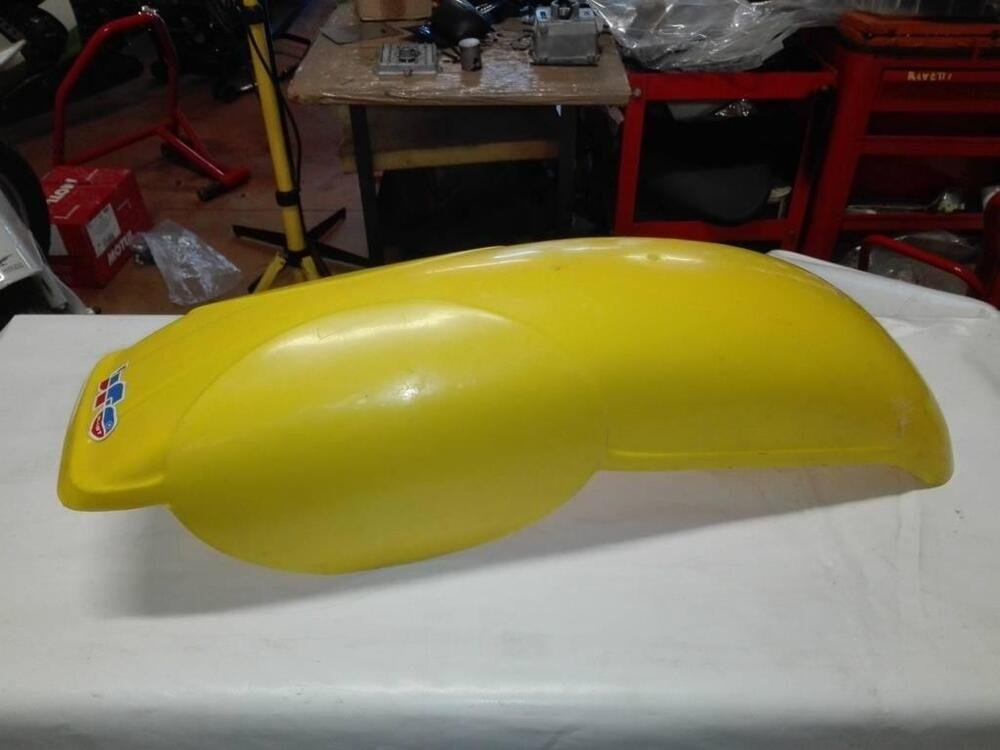 Parafango posteriore Ufo Plast colore giallo (4)