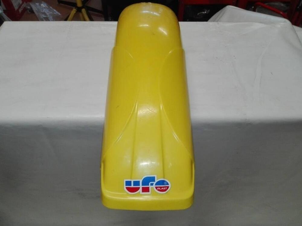 Parafango posteriore Ufo Plast colore giallo (2)