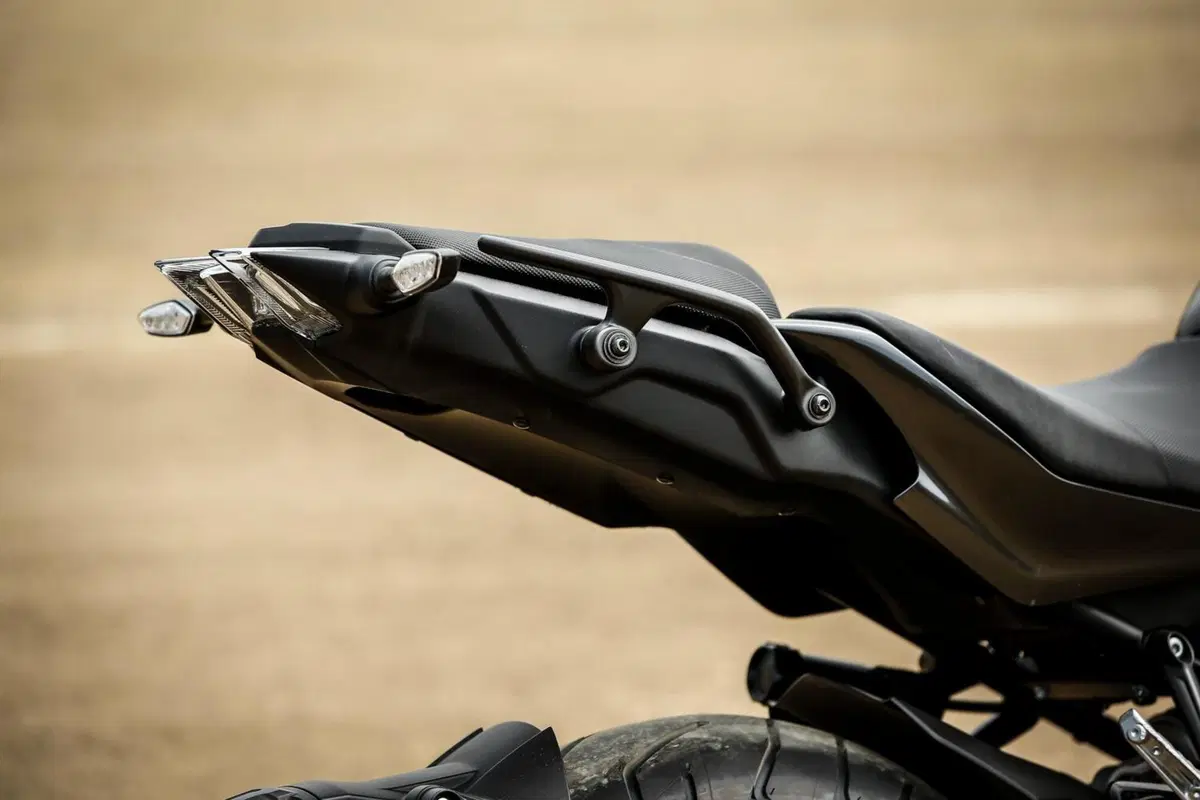 Yamaha Niken: crazy test contro il campione di Flat Track Marco Belli!  (5)