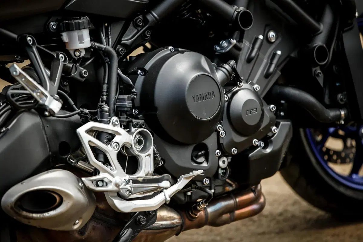 Yamaha Niken: crazy test contro il campione di Flat Track Marco Belli!  (9)