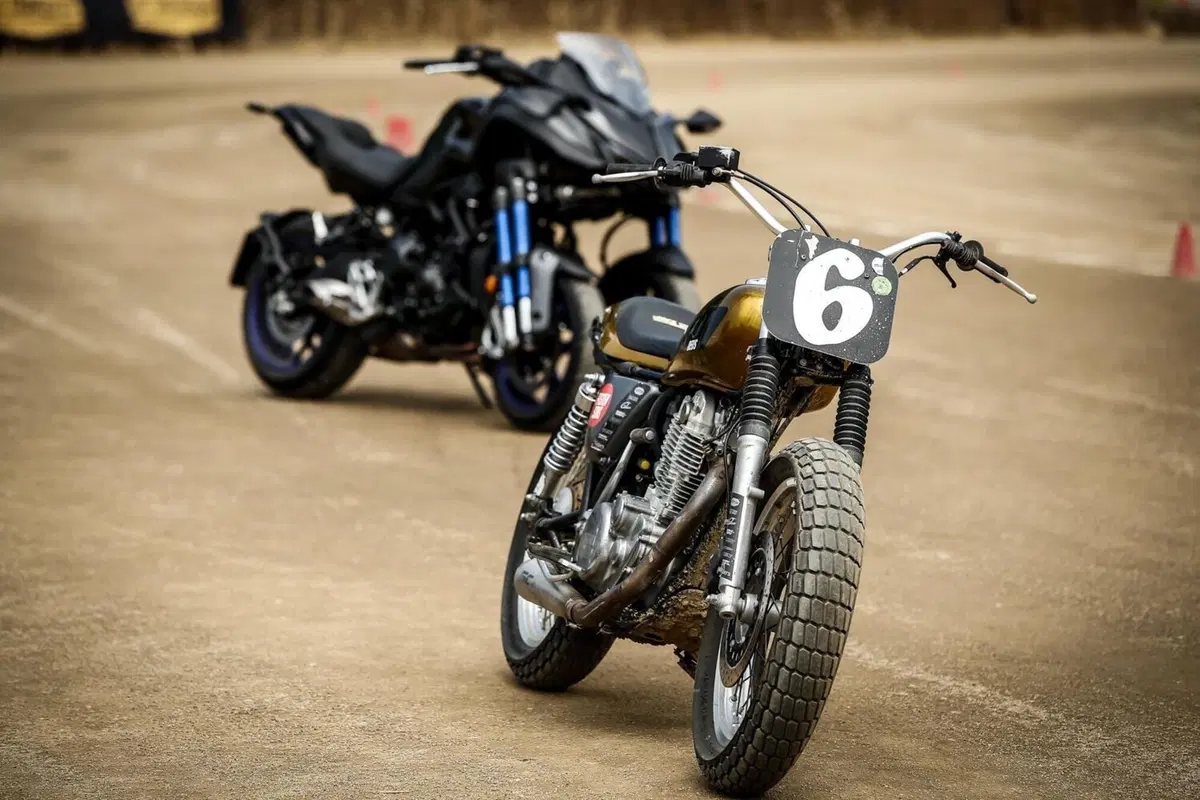 Yamaha Niken: crazy test contro il campione di Flat Track Marco Belli!  (11)