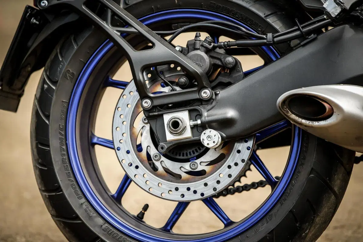 Yamaha Niken: crazy test contro il campione di Flat Track Marco Belli!  (15)