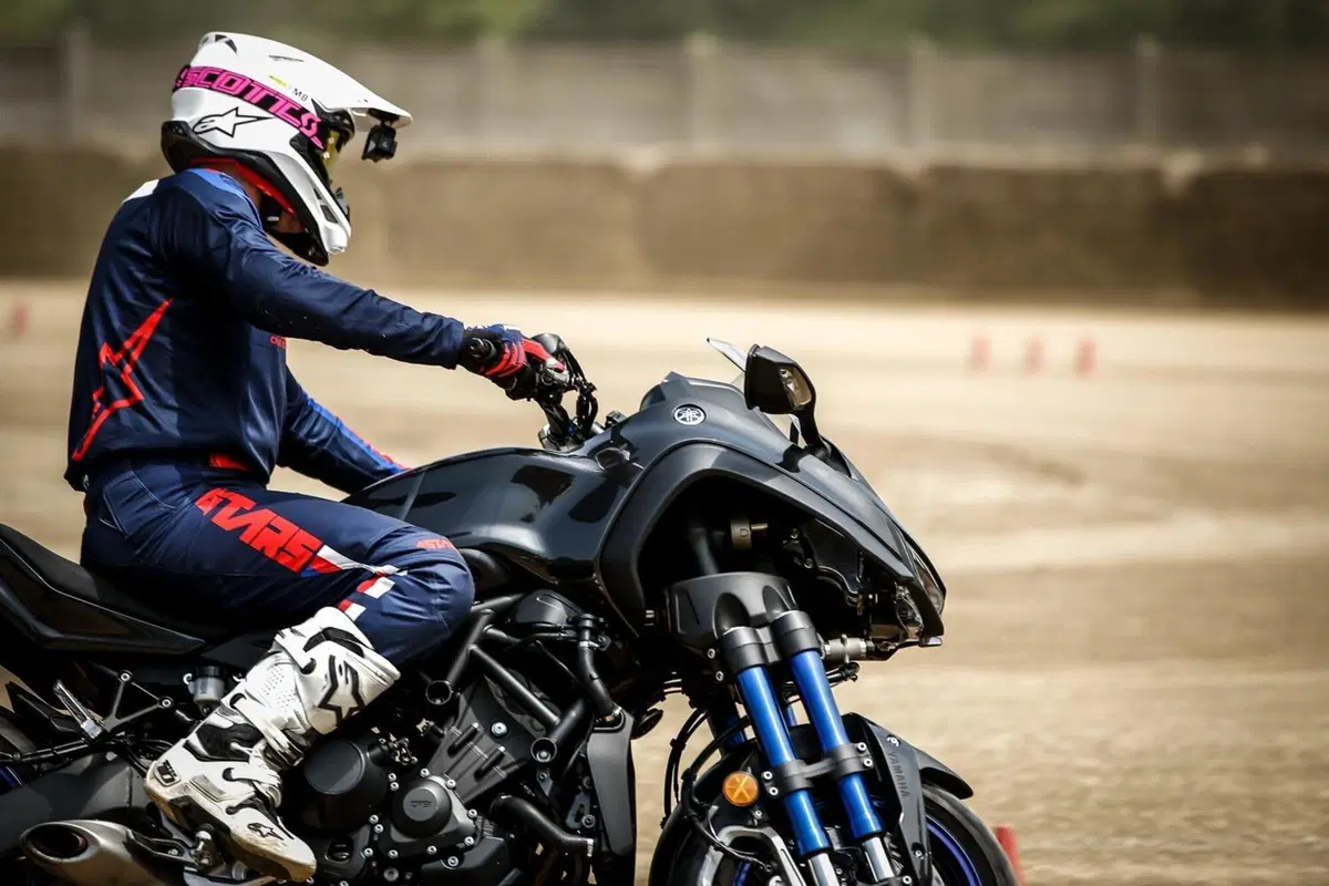 Yamaha Niken: crazy test contro il campione di Flat Track Marco Belli!  (21)