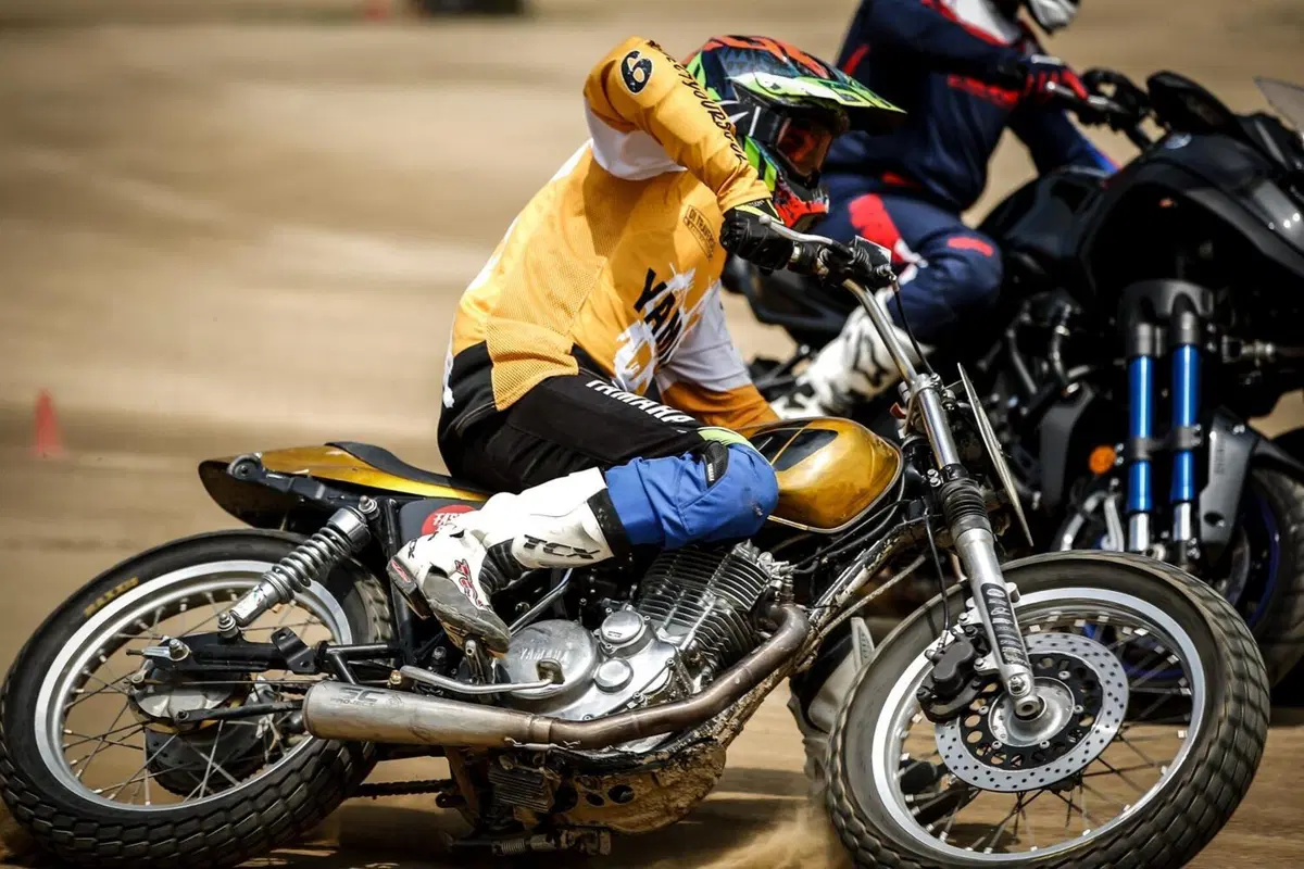 Yamaha Niken: crazy test contro il campione di Flat Track Marco Belli!  (27)