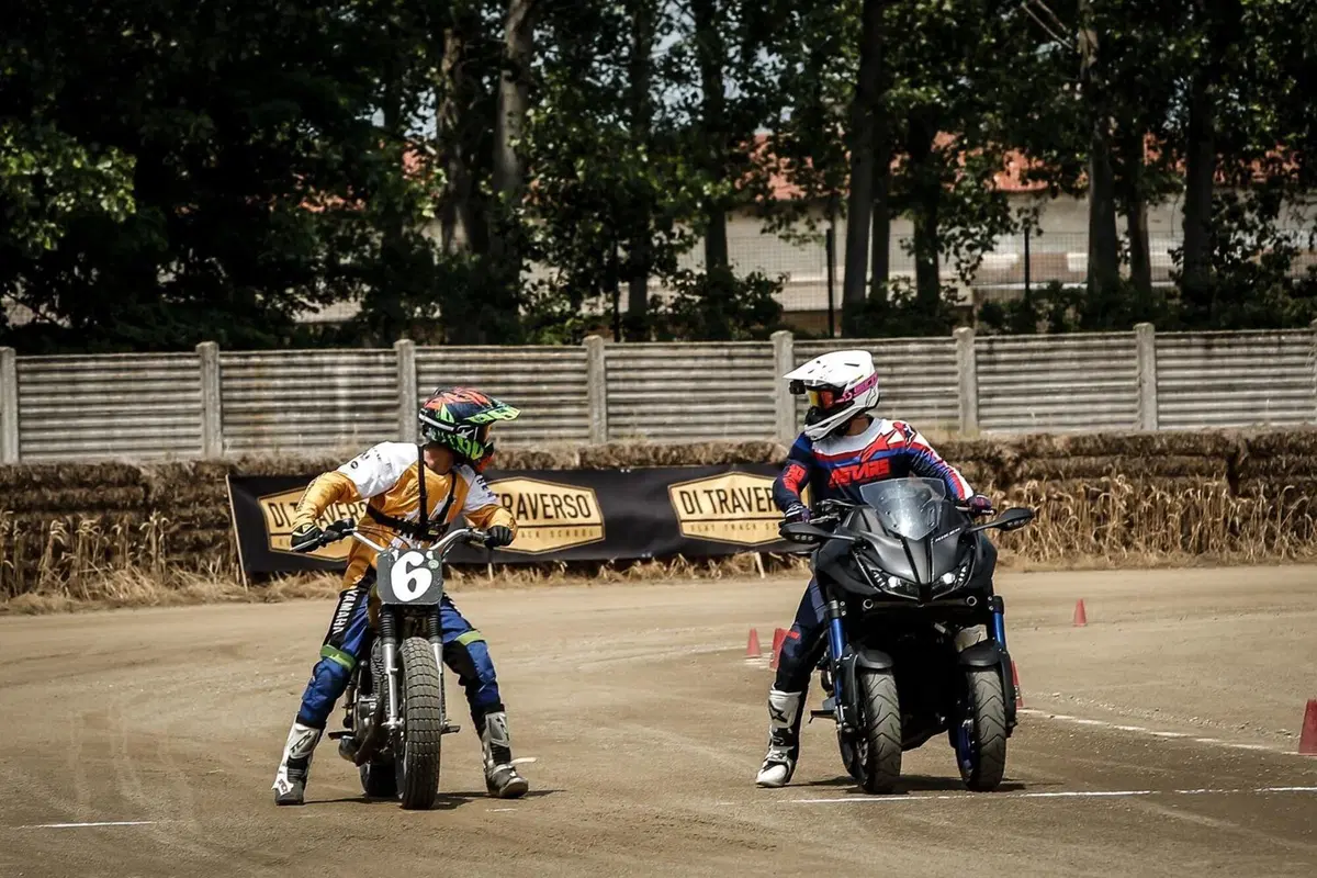 Yamaha Niken: crazy test contro il campione di Flat Track Marco Belli!  (28)