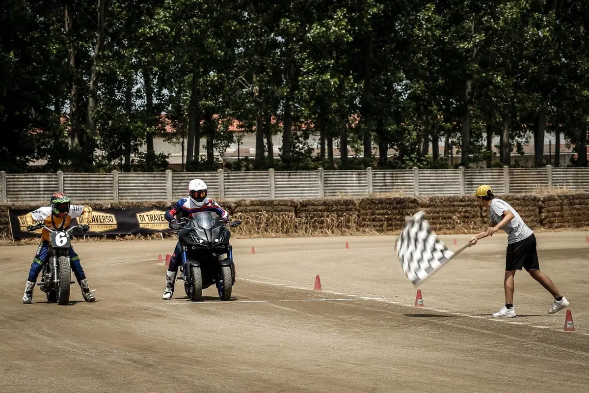 Yamaha Niken: crazy test contro il campione di Flat Track Marco Belli!  (29)
