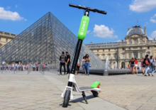 Parigi, ultimatum del sindaco Hidalgo: monopattini elettrici a velocità ridotta