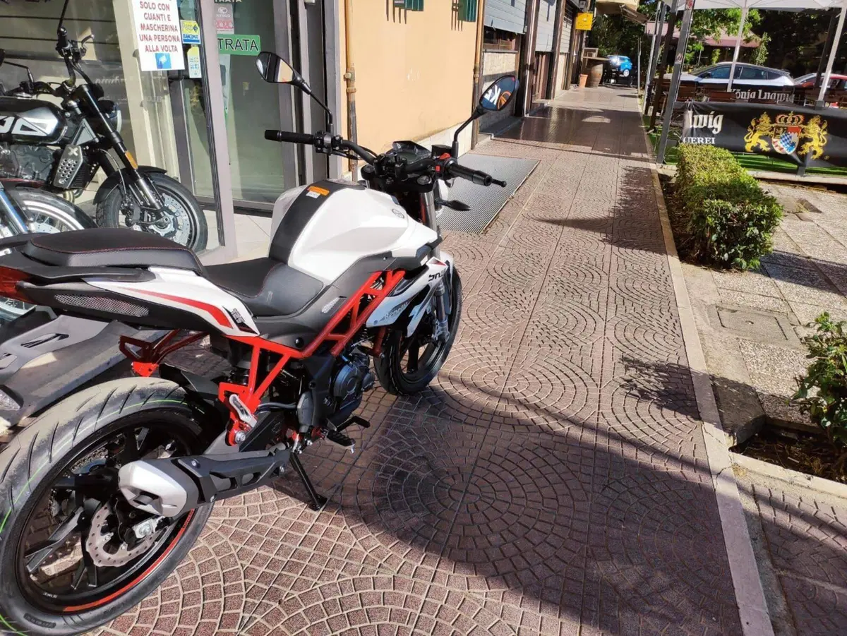 Benelli BN 125 (2021 - 25) (7)