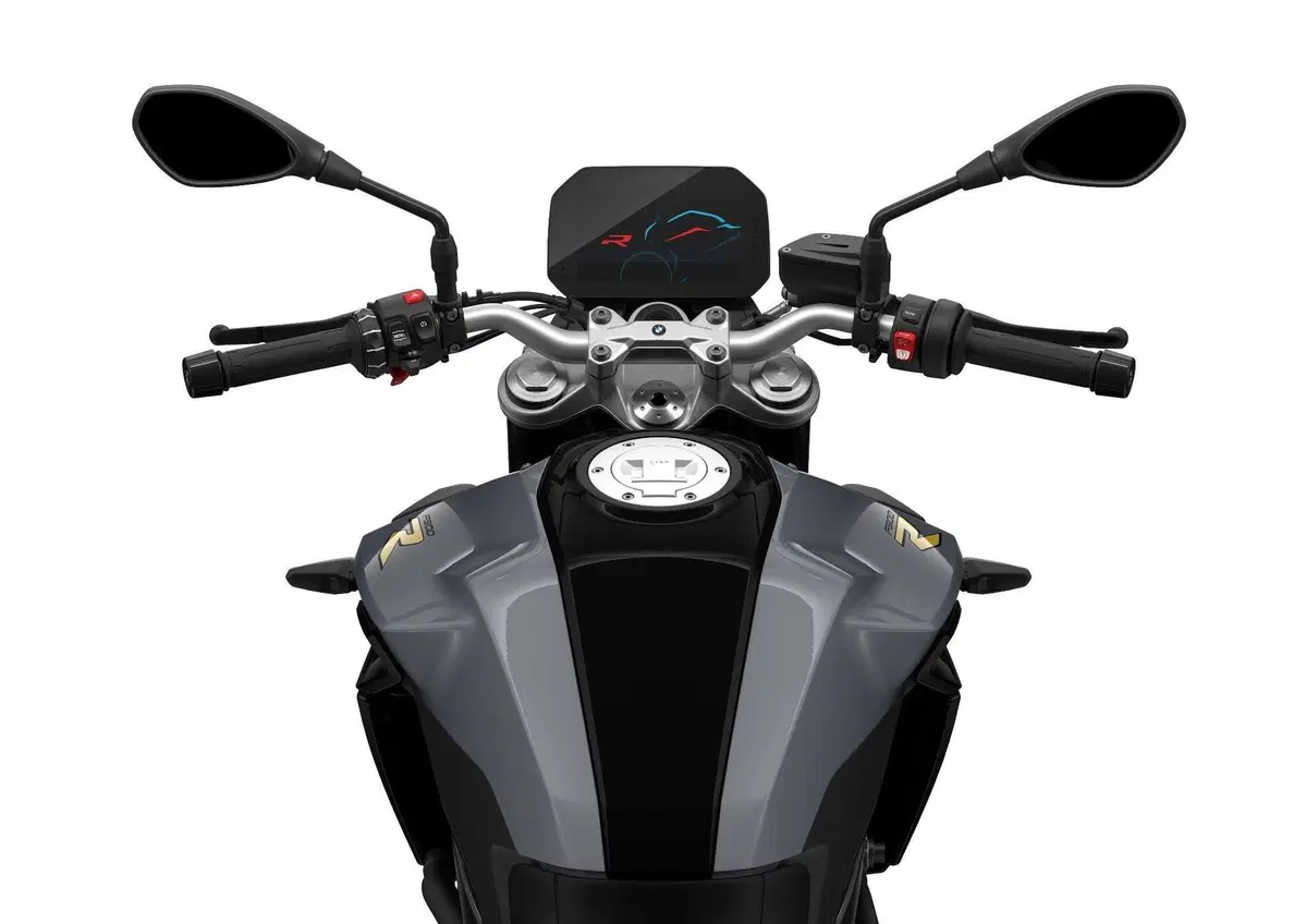 F 900 R (3)