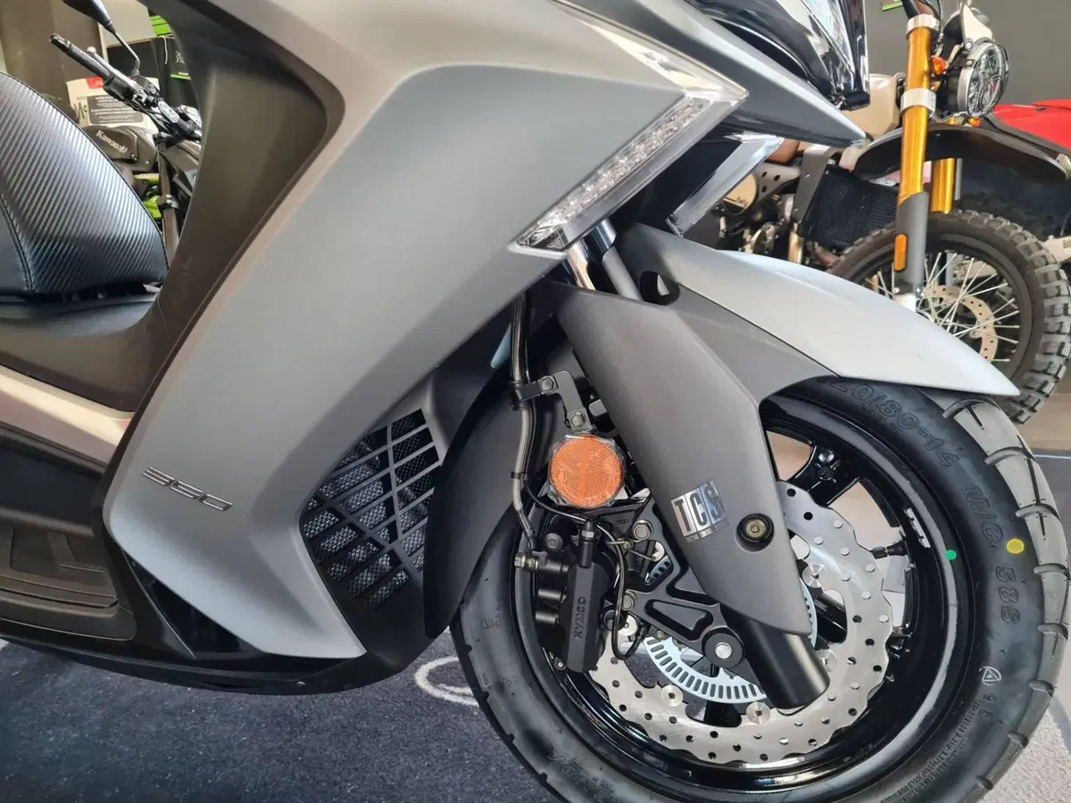 Kymco Downtown 350i TCS (2021 - 25) (3)