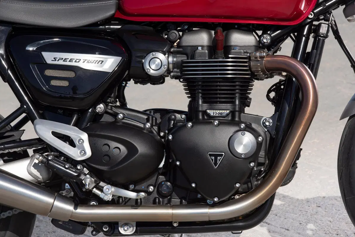 Triumph Speed Twin 2021: evoluzione sportiva