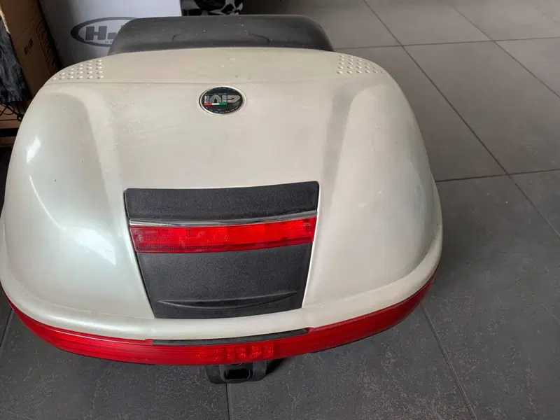 BAULETTO GIVI 46 LITRI GRIGIO CHIARO MET (2)