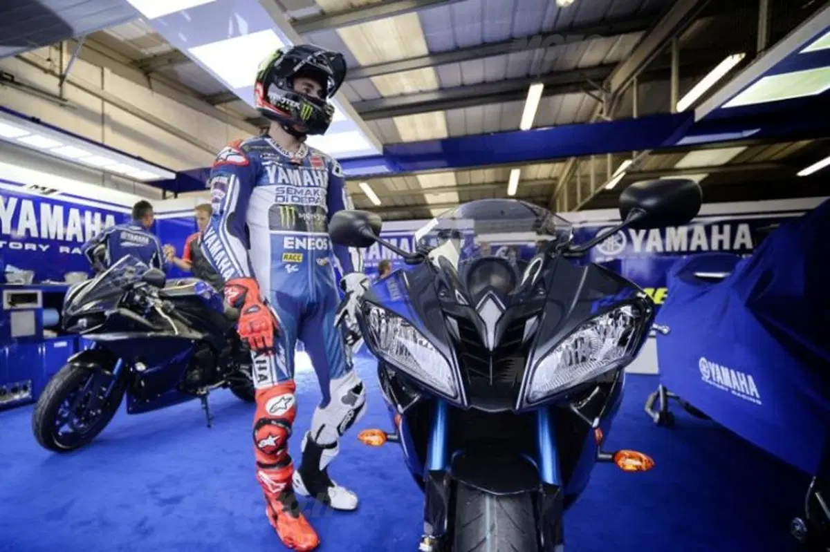 Yamaha Race Blu per le stradali 2014 (2)
