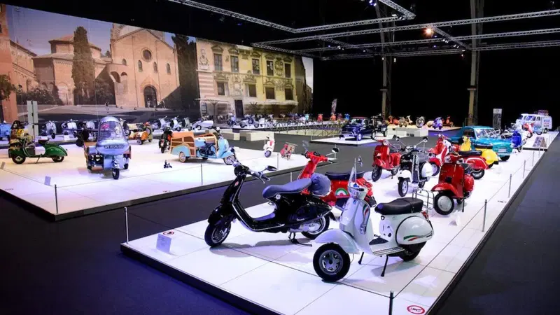 Anche l'Autoworld di Bruxelles celebra i 75 anni di Vespa&nbsp;