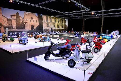 Anche l'Autoworld di Bruxelles celebra i 75 anni di Vespa  (3)