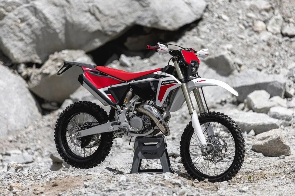 Fantic presenta la nuova gamma enduro e motocross 2022 (3)