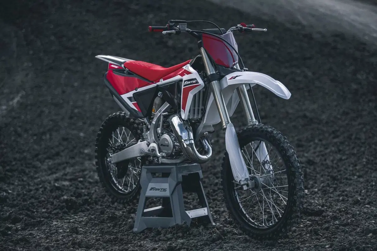 Fantic presenta la nuova gamma enduro e motocross 2022 (4)