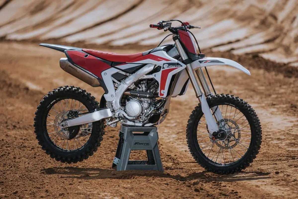 Fantic presenta la nuova gamma enduro e motocross 2022 (12)