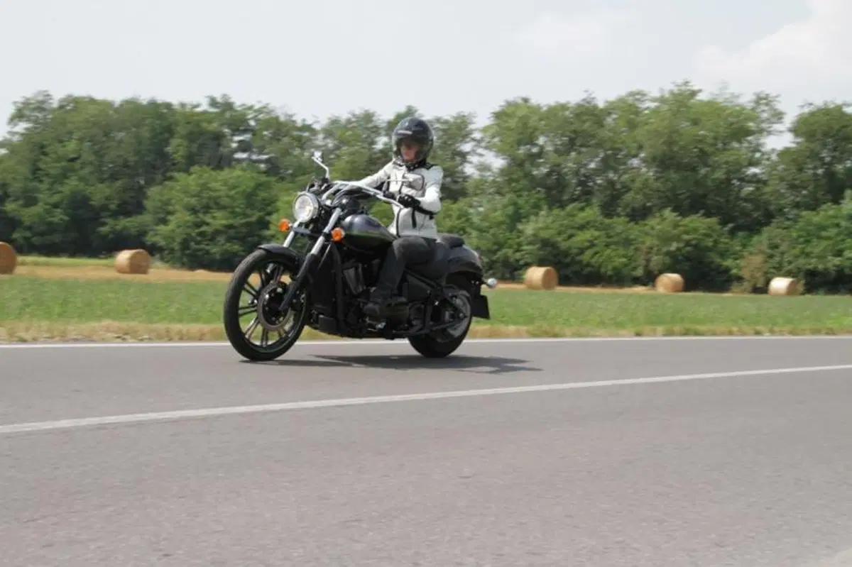 Kawasaki VN 900 Custom  (10)