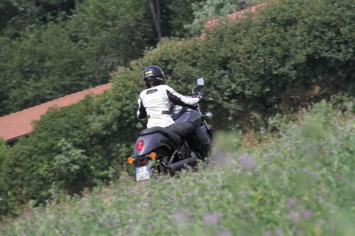 Kawasaki VN 900 Custom  (11)
